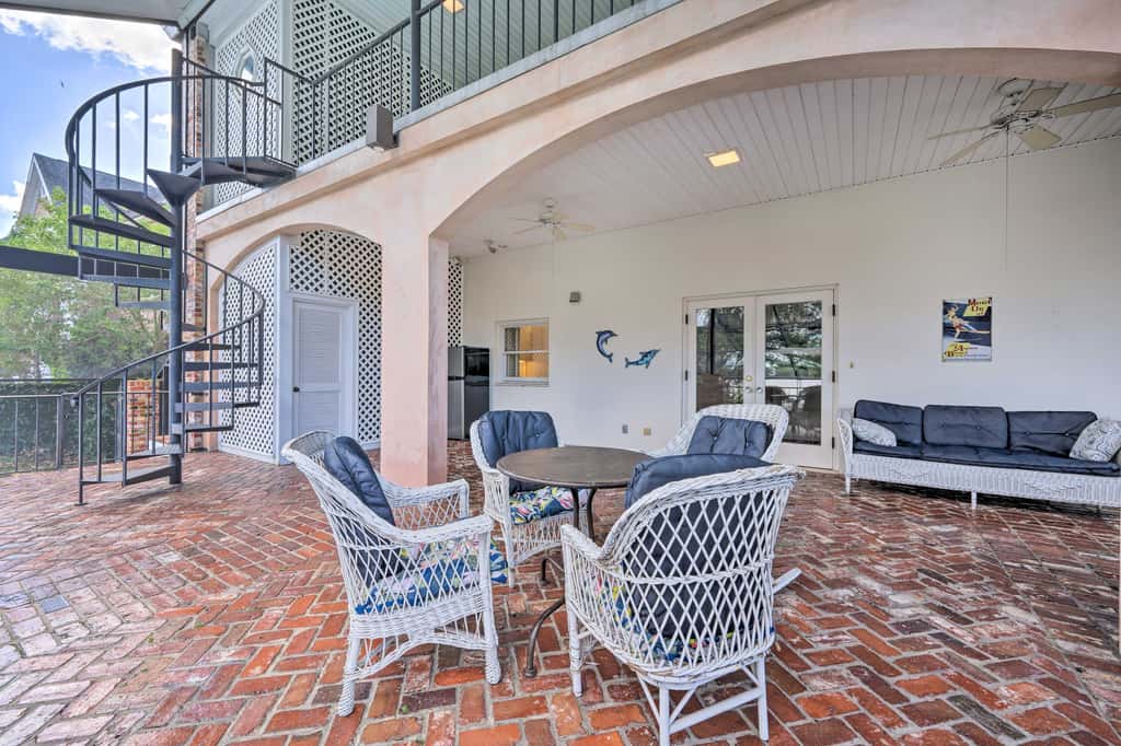 Lanai & Pool: Elegant Villa in Winter Haven!