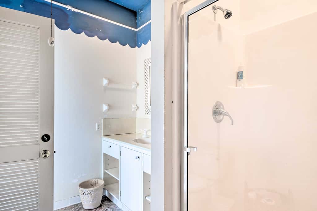 Lanai & Pool: Elegant Villa in Winter Haven!