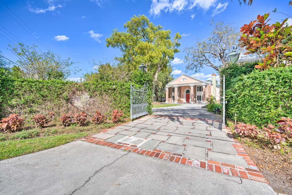 Lanai & Pool: Elegant Villa in Winter Haven!