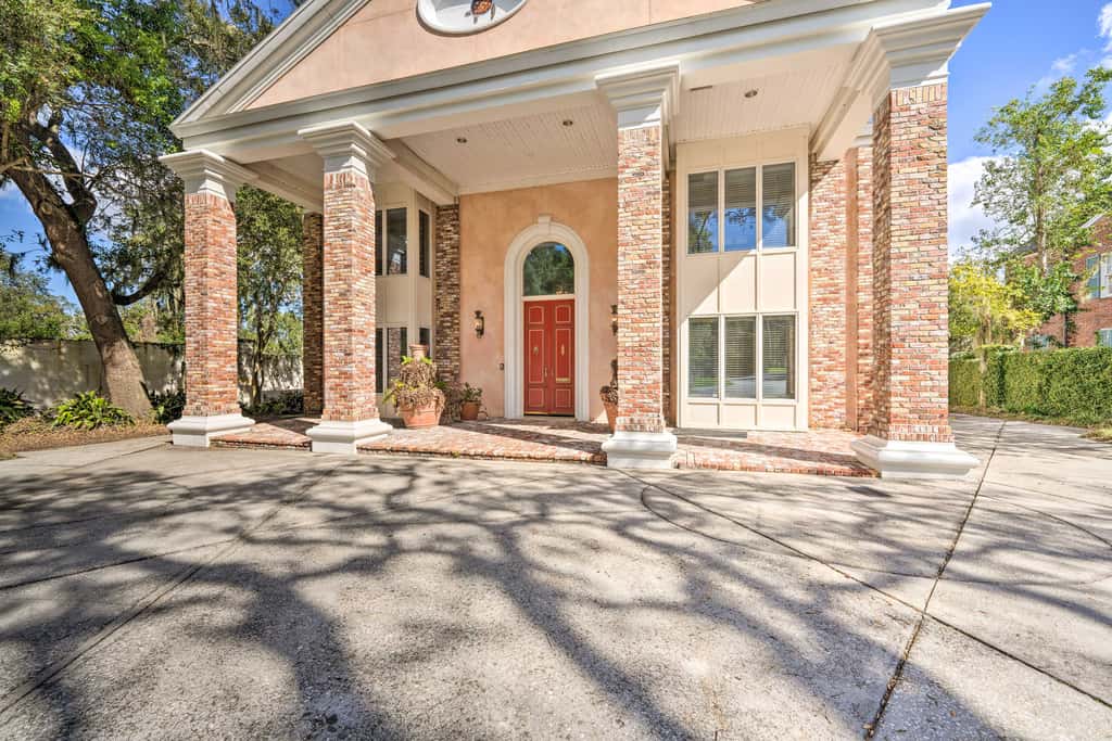 Lanai & Pool: Elegant Villa in Winter Haven!