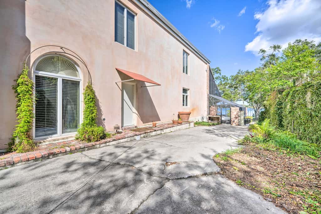 Lanai & Pool: Elegant Villa in Winter Haven!
