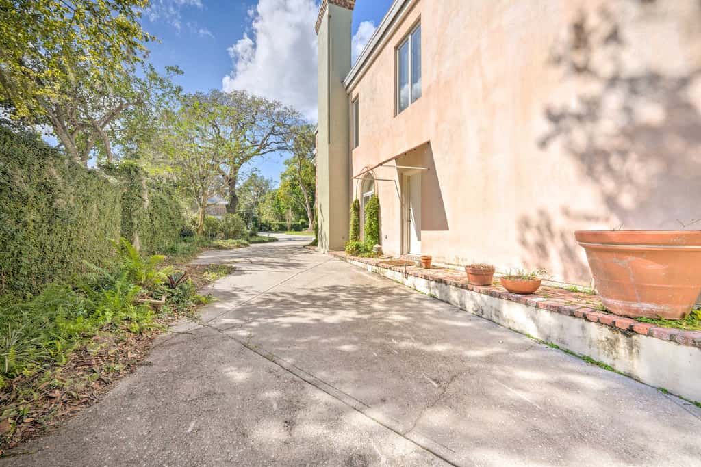 Lanai & Pool: Elegant Villa in Winter Haven!