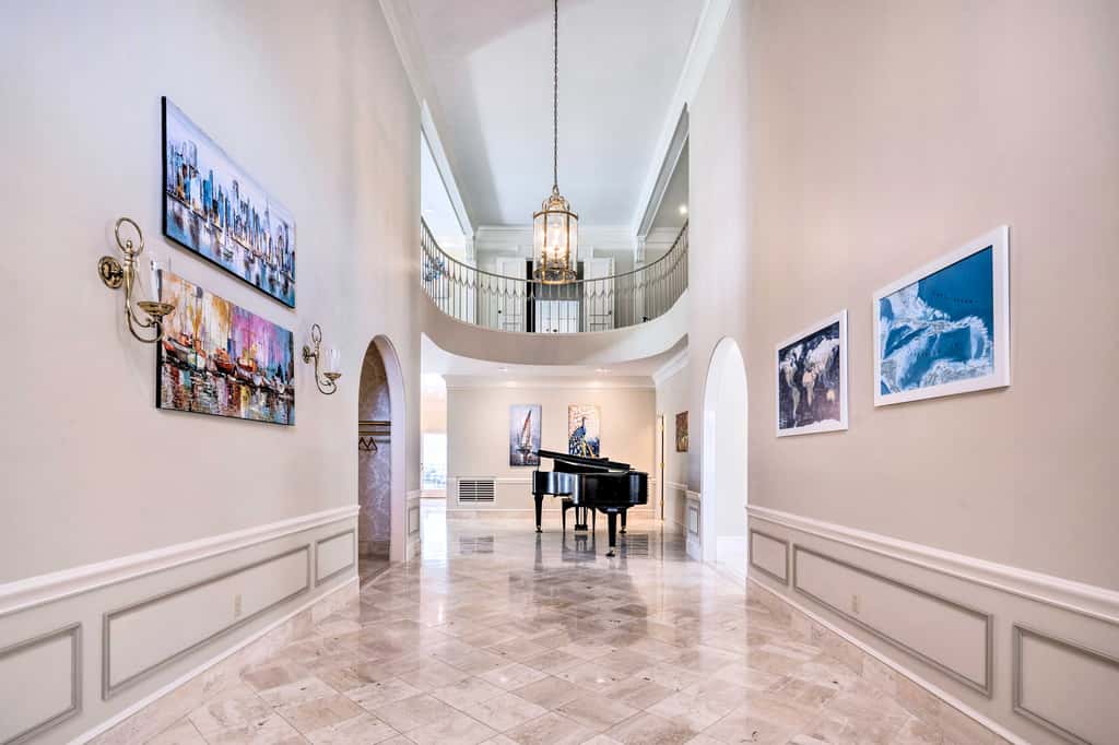 Lanai & Pool: Elegant Villa in Winter Haven!