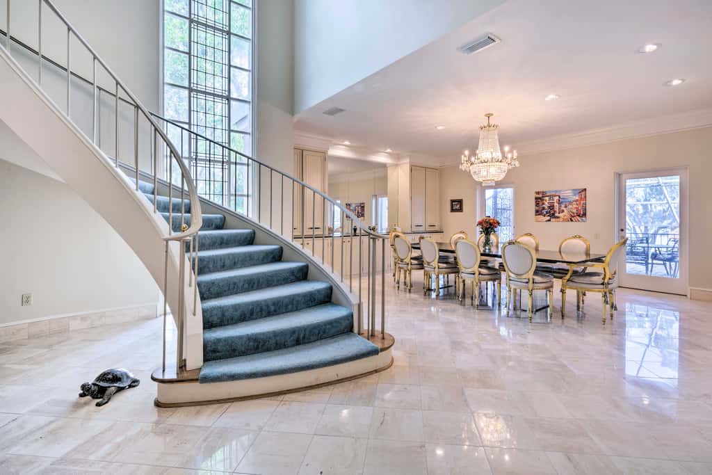Lanai & Pool: Elegant Villa in Winter Haven!