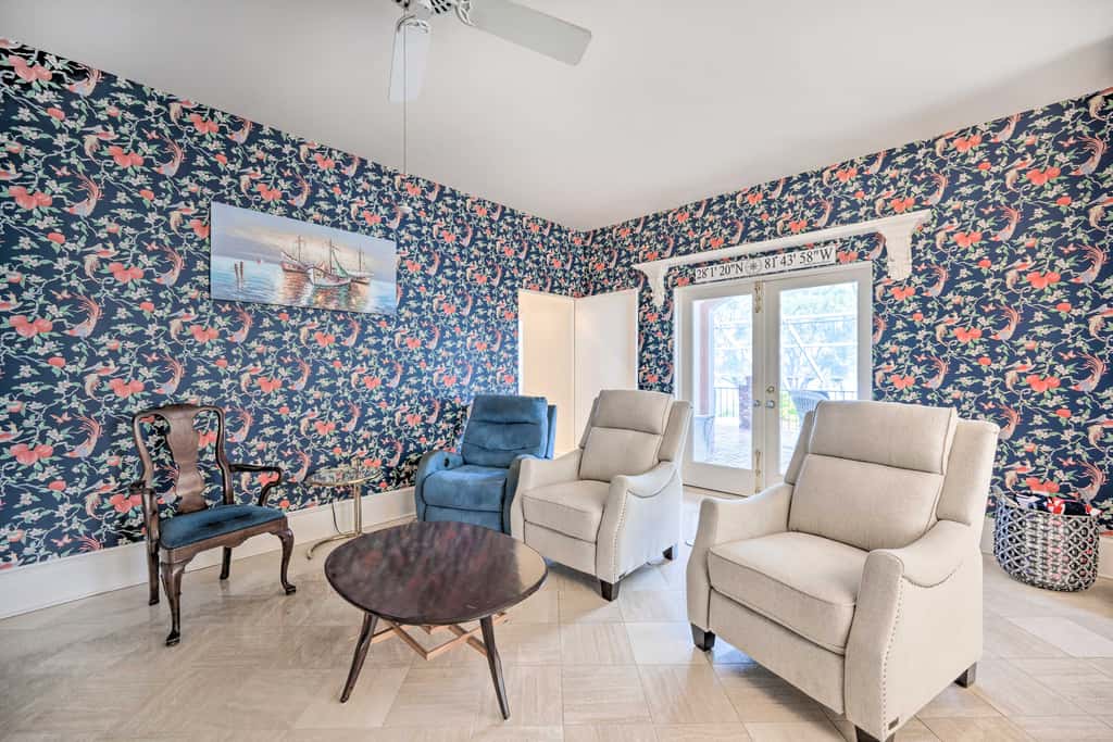 Lanai & Pool: Elegant Villa in Winter Haven!