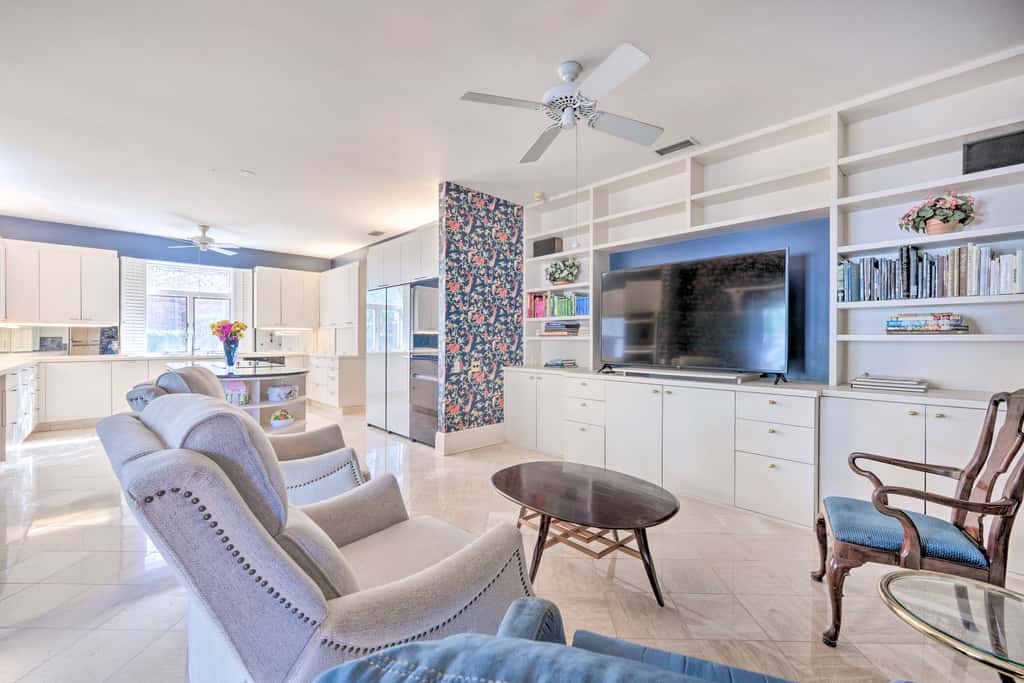 Lanai & Pool: Elegant Villa in Winter Haven!