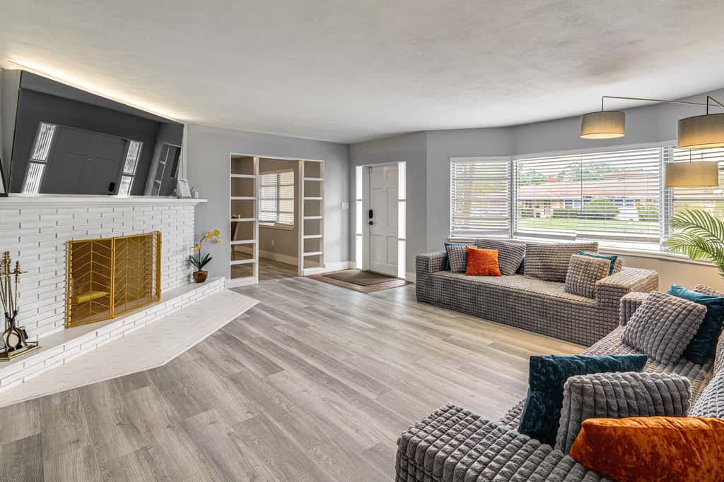 Legoland & Lakes Pool Home w/ Private Suite