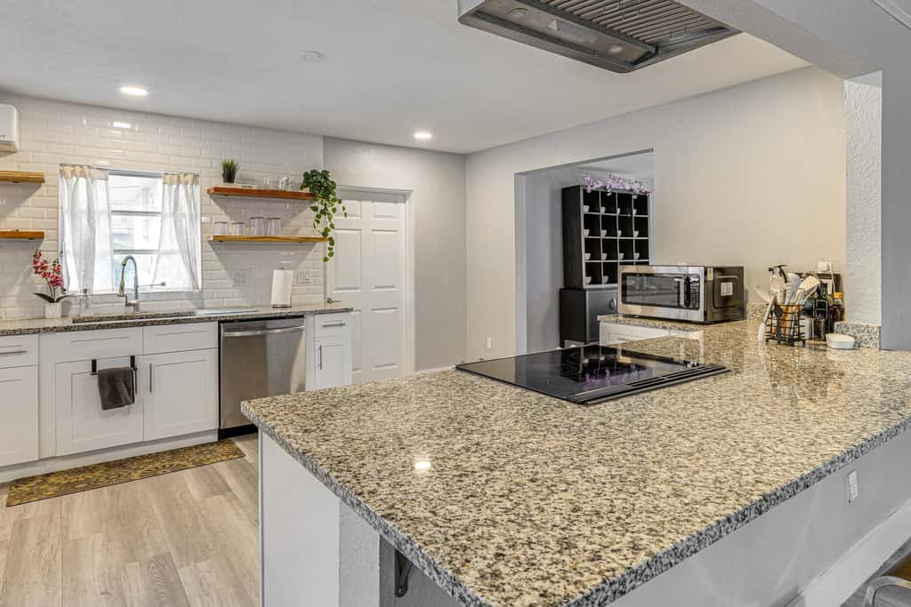 Legoland & Lakes Pool Home w/ Private Suite