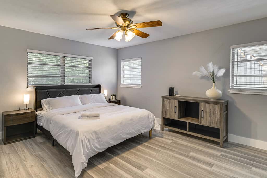 Legoland & Lakes Pool Home w/ Private Suite