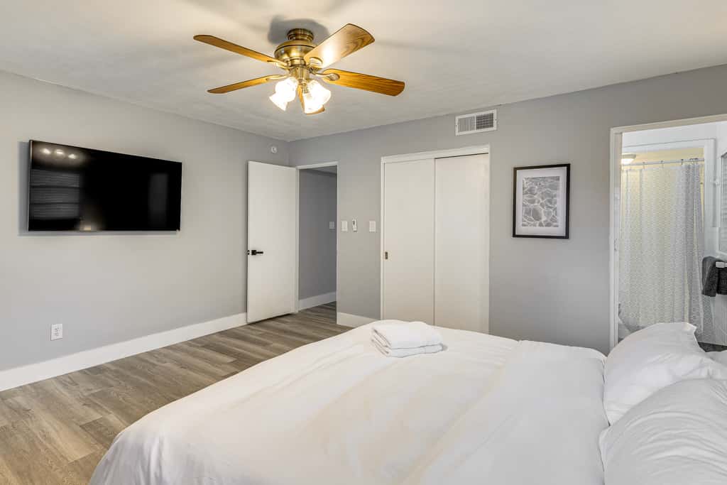 Legoland & Lakes Pool Home w/ Private Suite