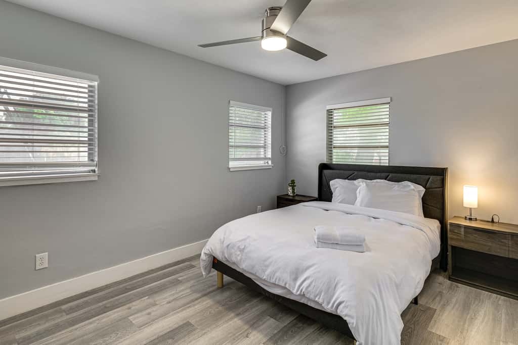 Legoland & Lakes Pool Home w/ Private Suite