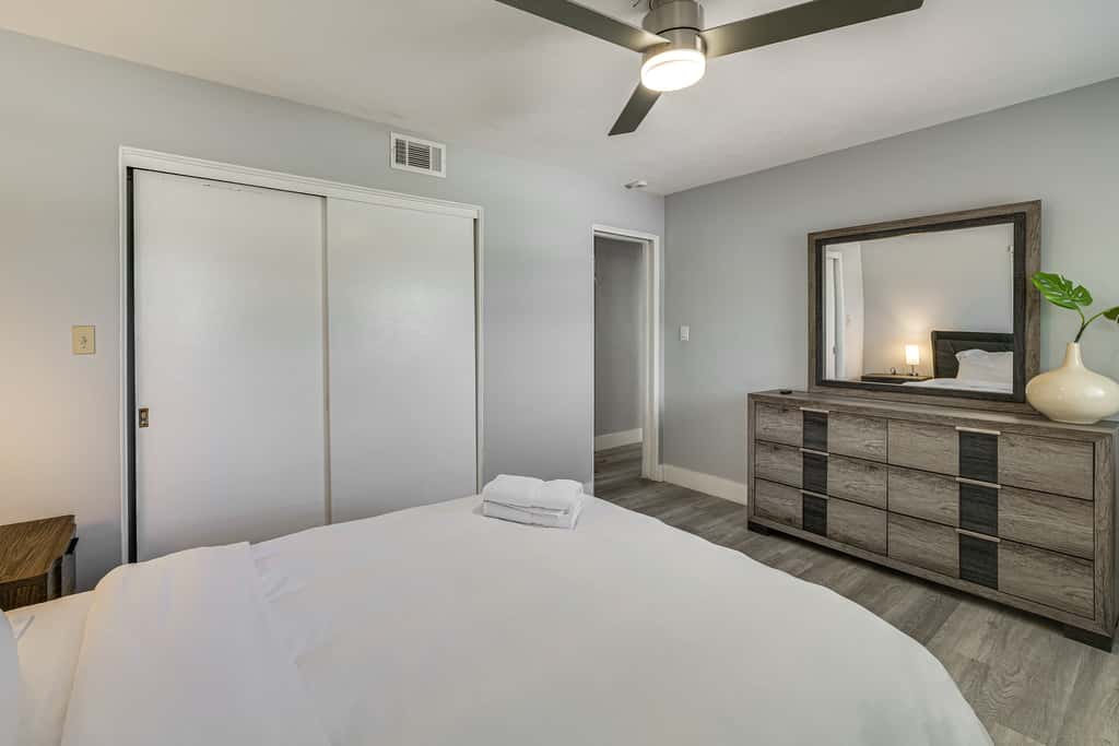 Legoland & Lakes Pool Home w/ Private Suite