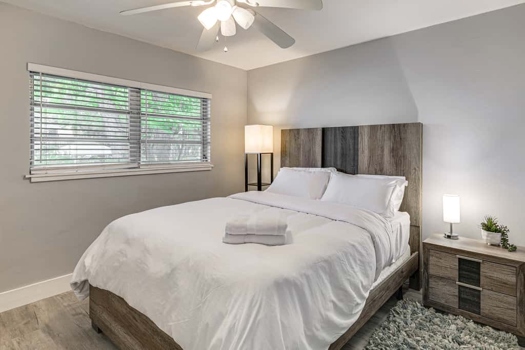 Legoland & Lakes Pool Home w/ Private Suite