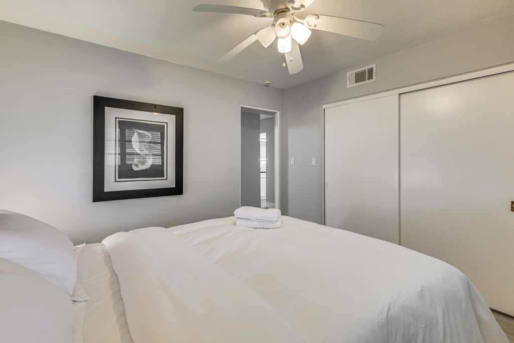Legoland & Lakes Pool Home w/ Private Suite