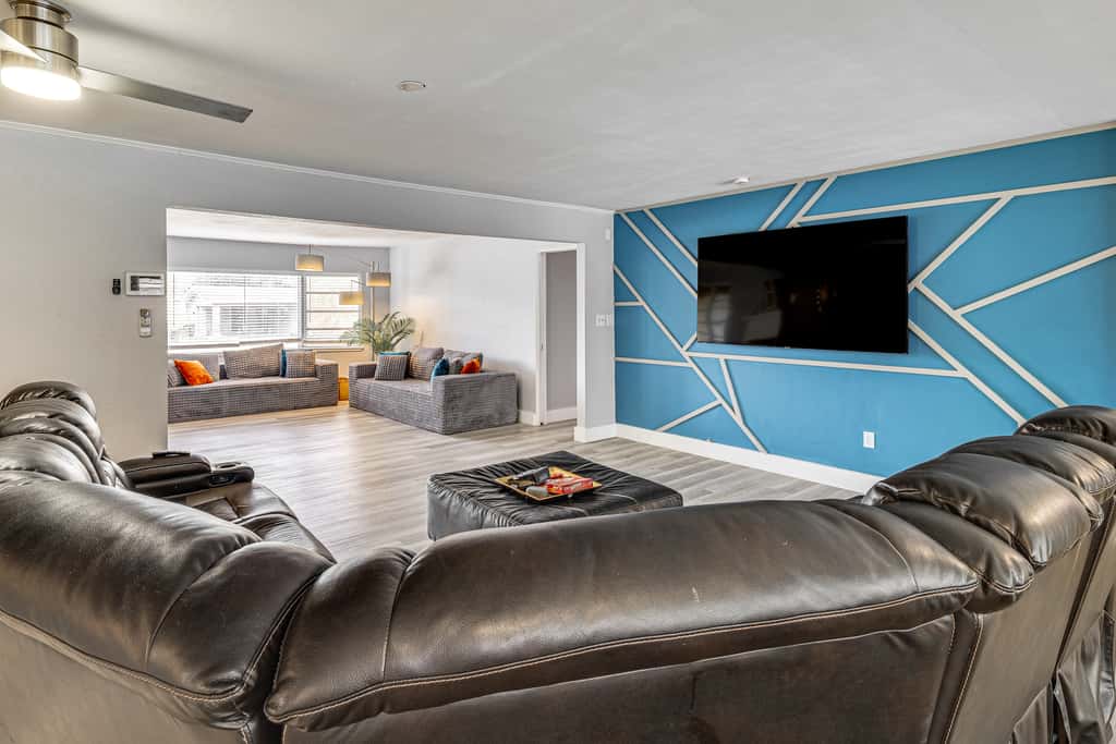 Legoland & Lakes Pool Home w/ Private Suite