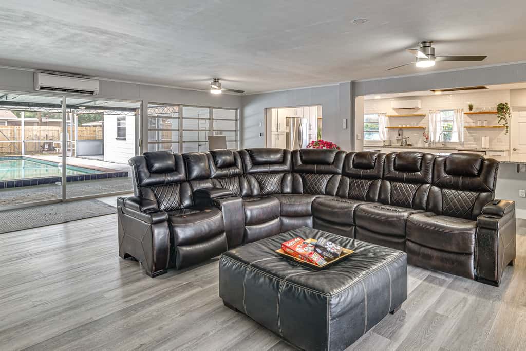 Legoland & Lakes Pool Home w/ Private Suite