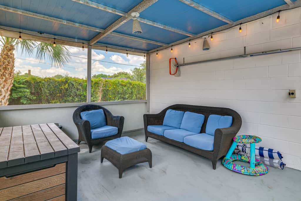 Legoland & Lakes Pool Home w/ Private Suite
