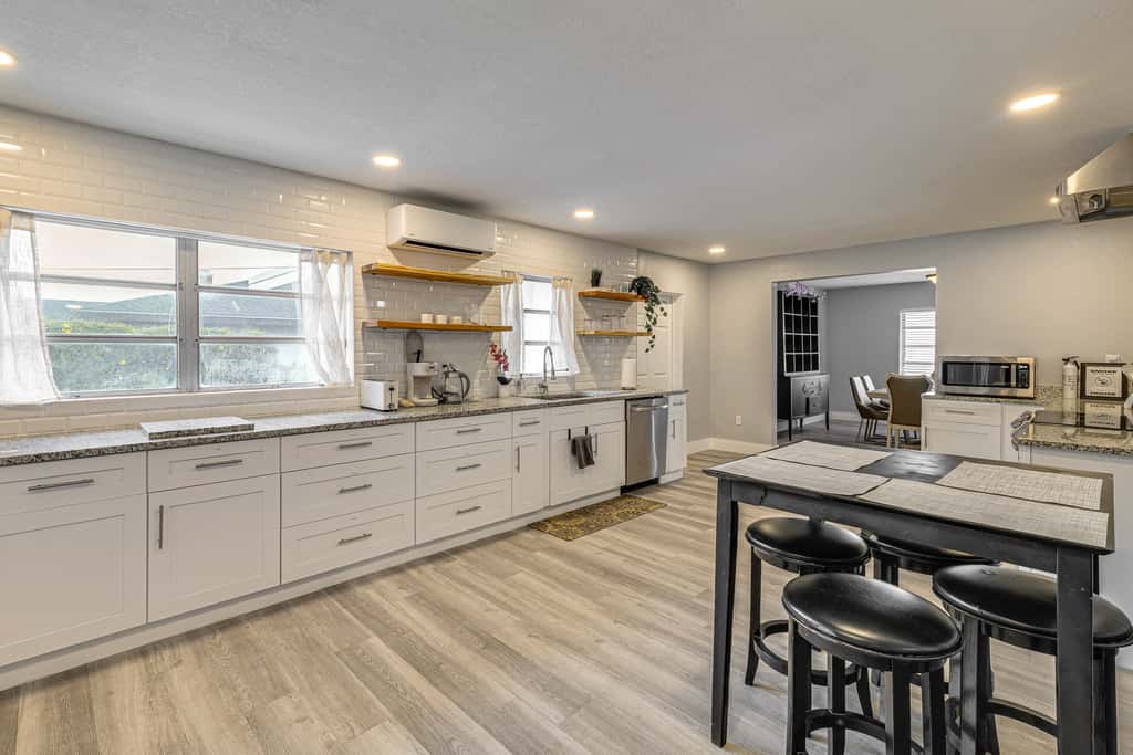 Legoland & Lakes Pool Home w/ Private Suite