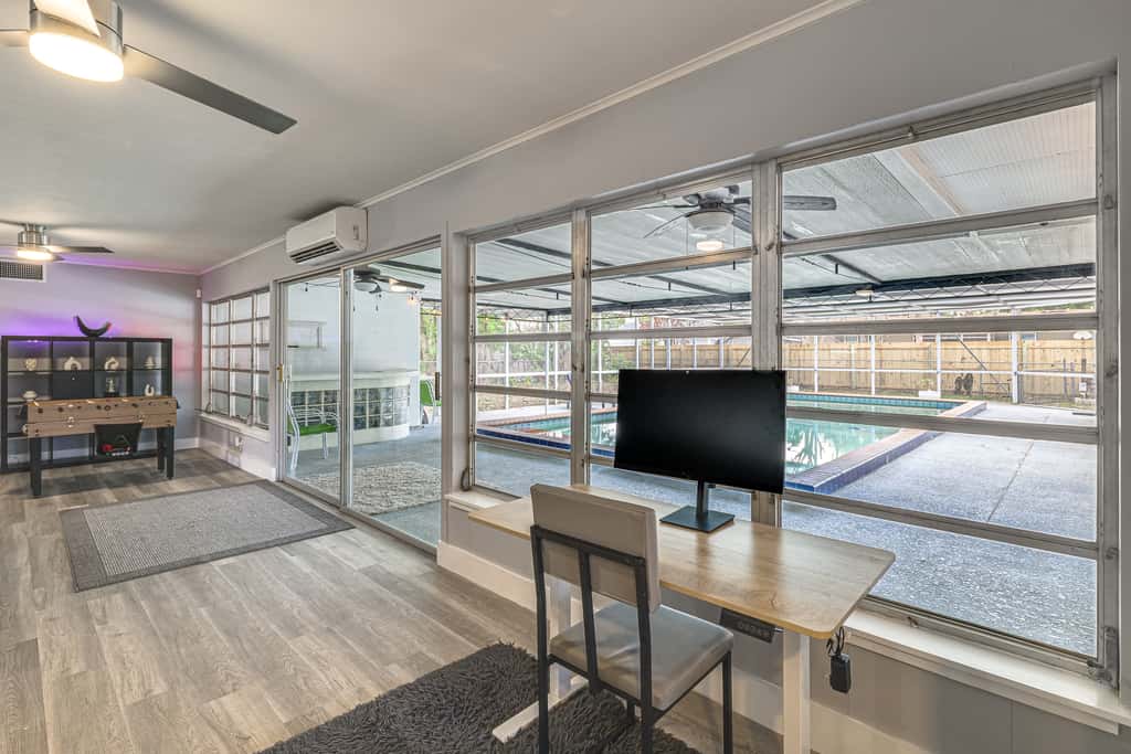 Legoland & Lakes Pool Home w/ Private Suite