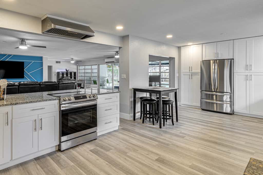 Legoland & Lakes Pool Home w/ Private Suite