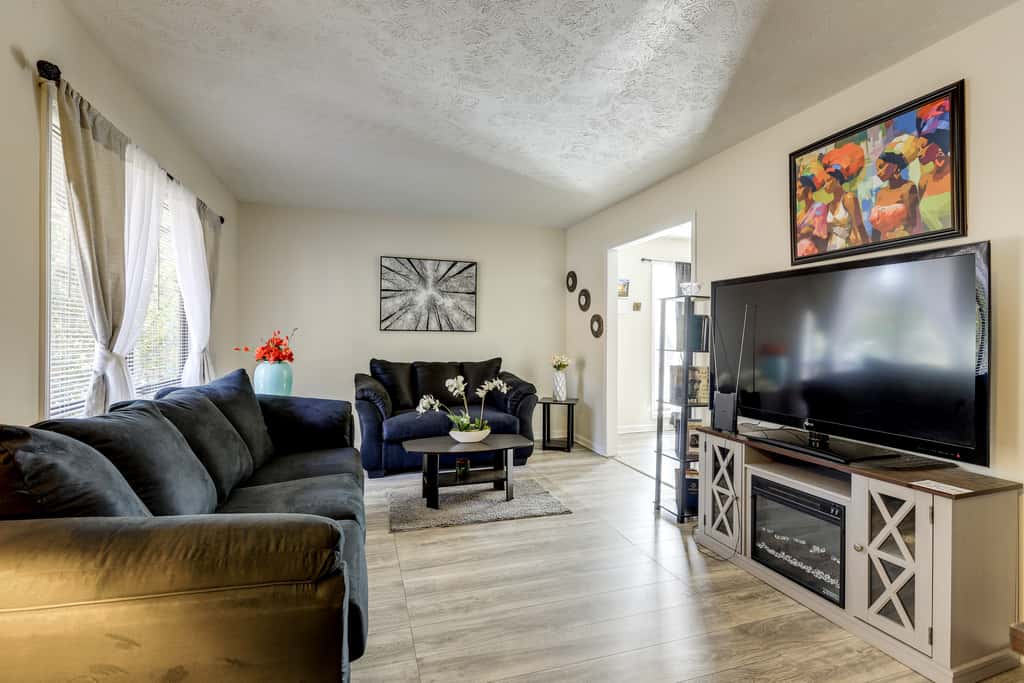 Easy Hwy Access to ATL: Work-Ready Riverdale Home