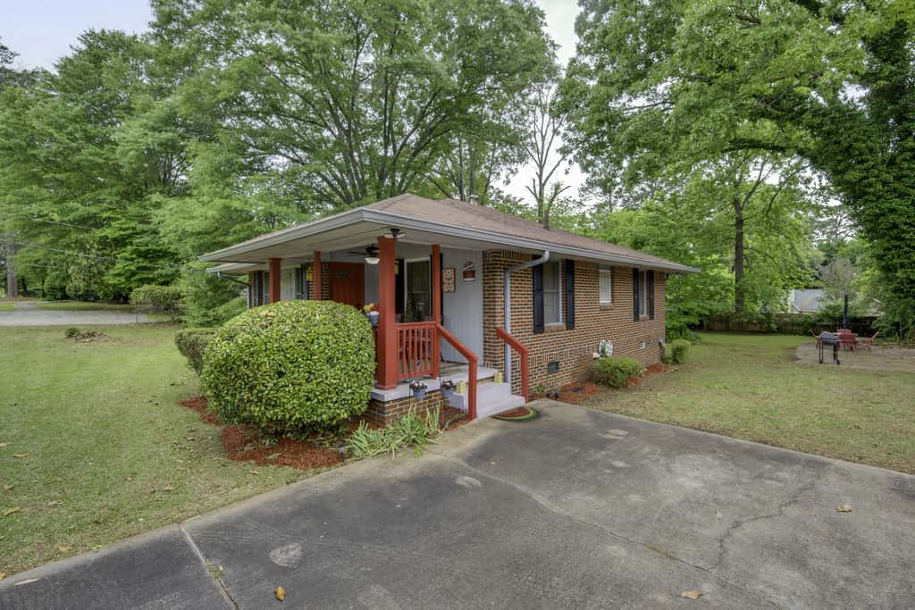 Peaceful Porch, Yard! Riverdale Home Near Dtwn ATL