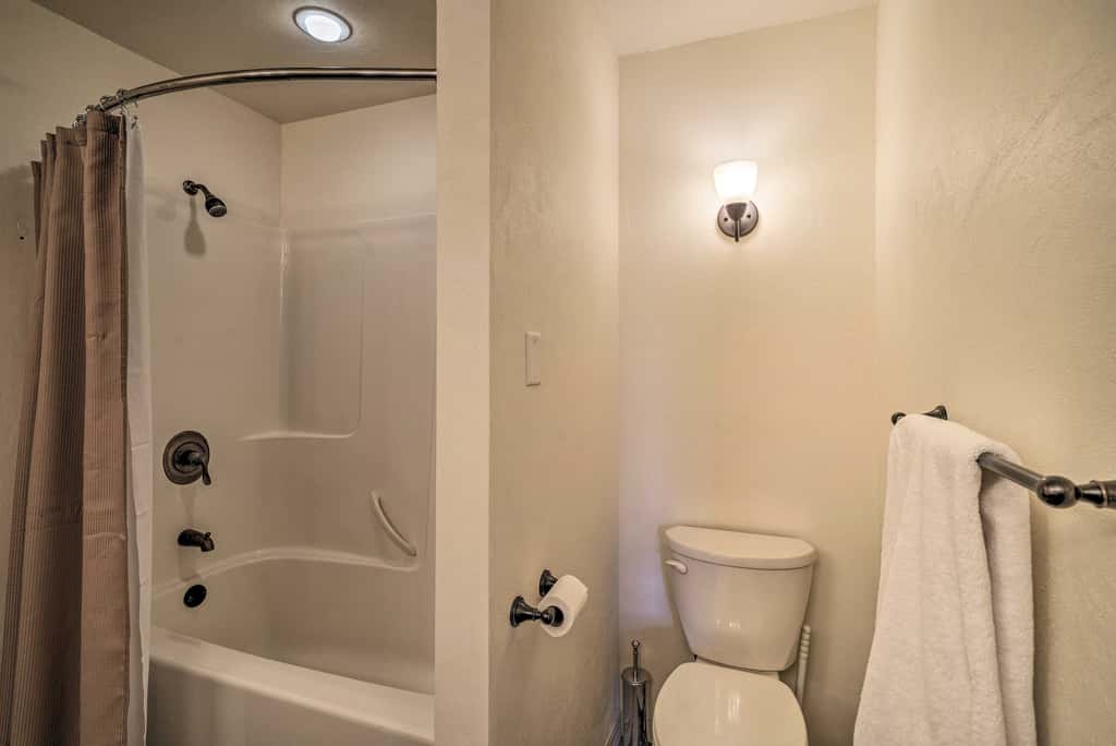 Updated Townhome w/ Hot Tub - Walk to Downtown!