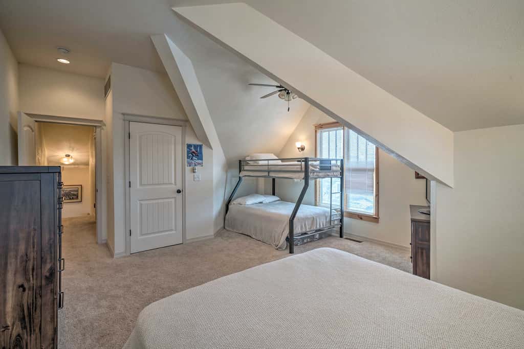 Updated Townhome w/ Hot Tub - Walk to Downtown!