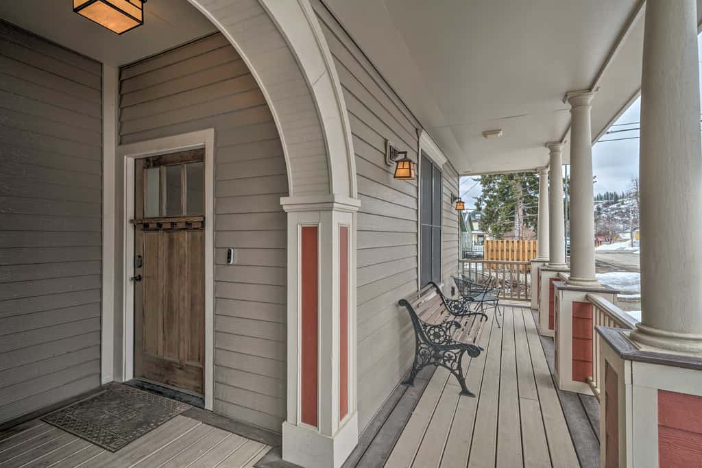 Updated Townhome w/ Hot Tub - Walk to Downtown!