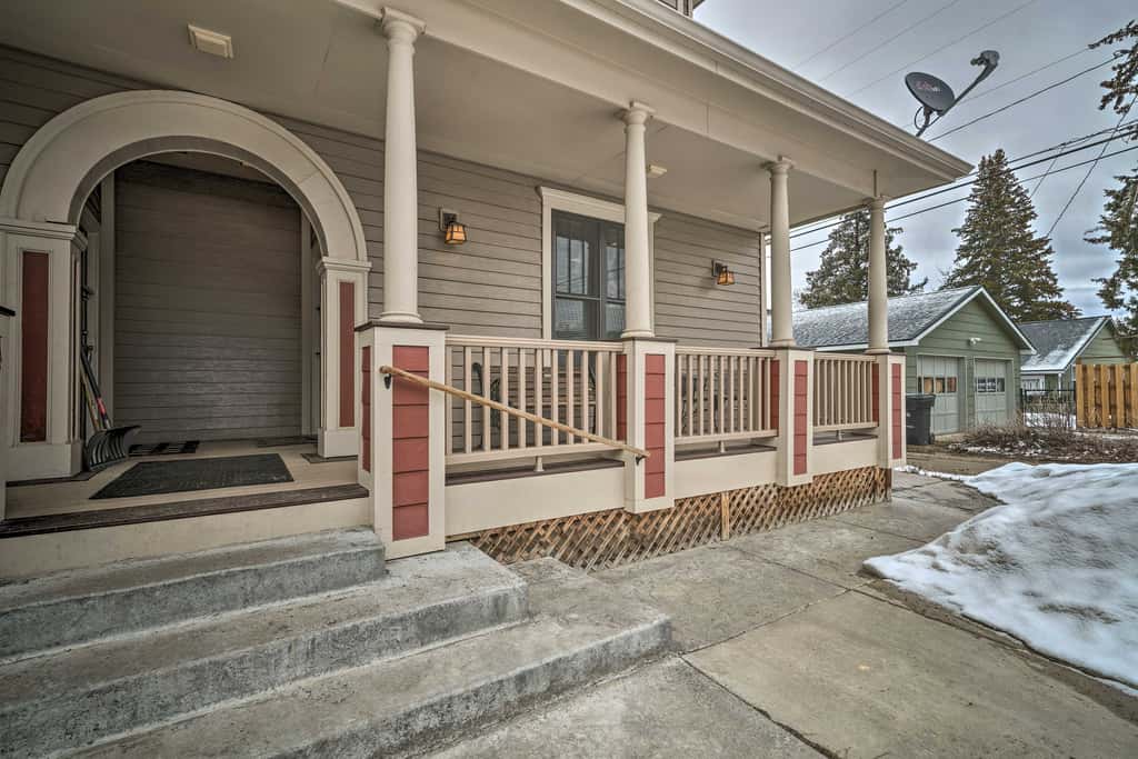 Updated Townhome w/ Hot Tub - Walk to Downtown!