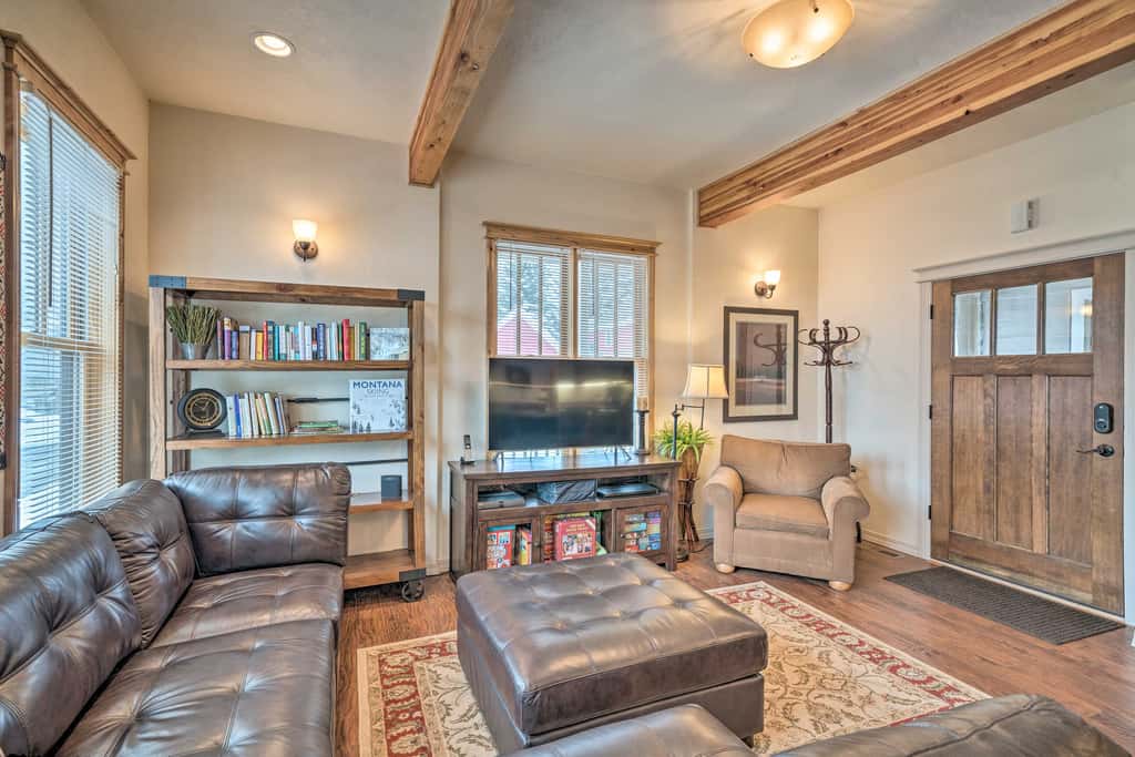 Updated Townhome w/ Hot Tub - Walk to Downtown!
