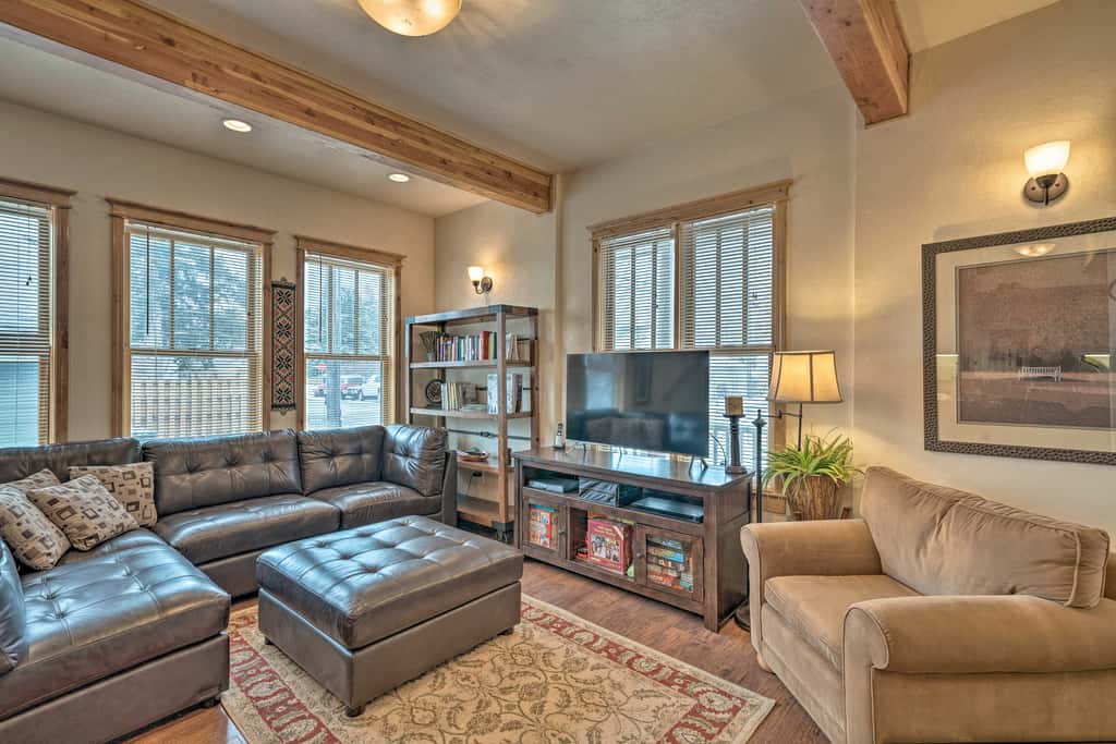 Updated Townhome w/ Hot Tub - Walk to Downtown!