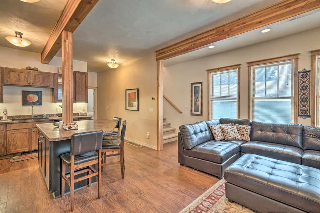 Updated Townhome w/ Hot Tub - Walk to Downtown!