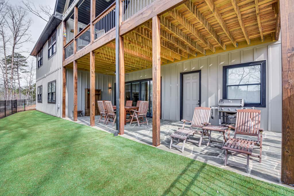 Lakefront Seneca Vacation Rental w/ Shared Dock!