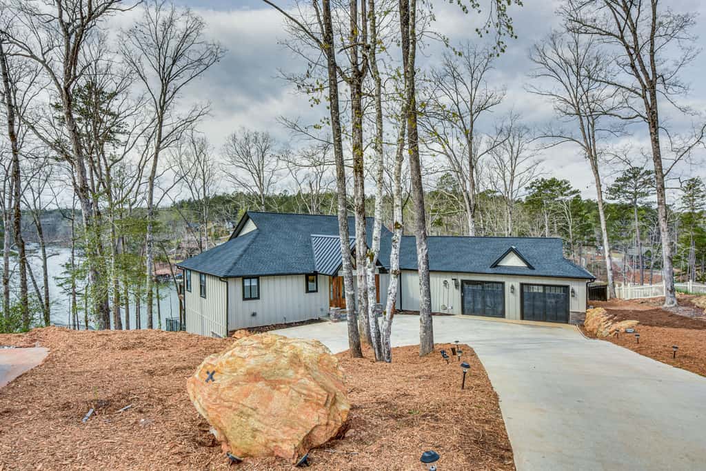 Lakefront Seneca Vacation Rental w/ Shared Dock!