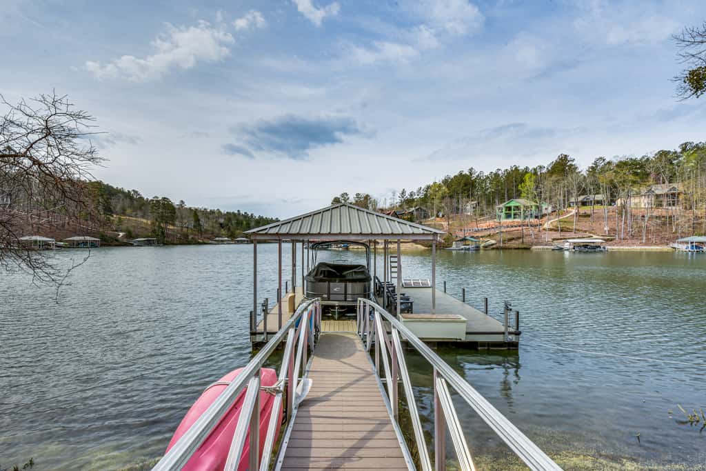 Lakefront Seneca Vacation Rental w/ Shared Dock!