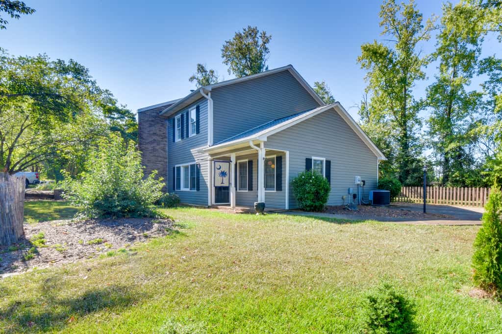 Screened Patio & Yard: Clemson Weekends/Lakes Stay