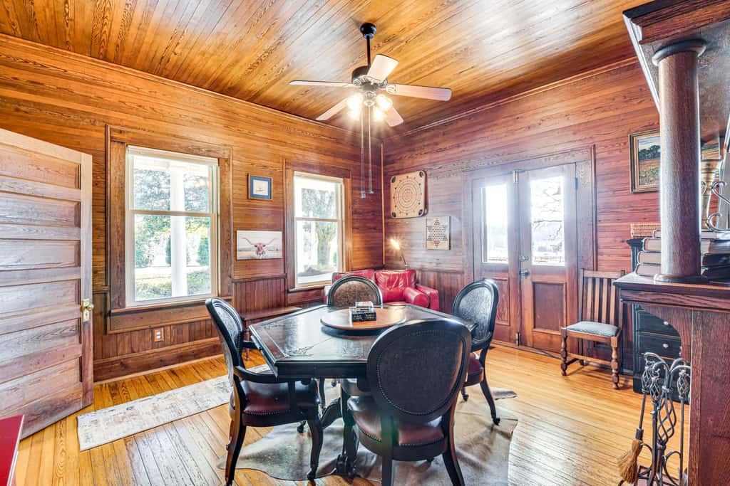 Historic Farmhouse: Memorable Moments Near Clemson