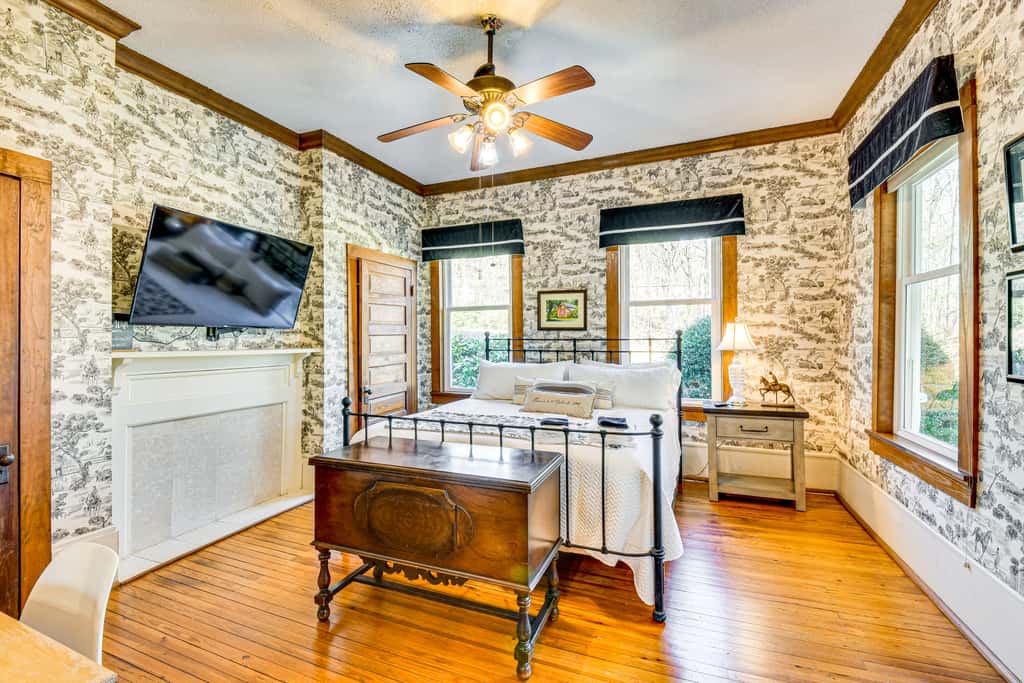 Historic Farmhouse: Memorable Moments Near Clemson