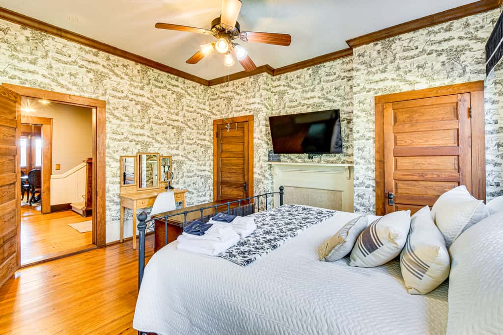 Historic Farmhouse: Memorable Moments Near Clemson