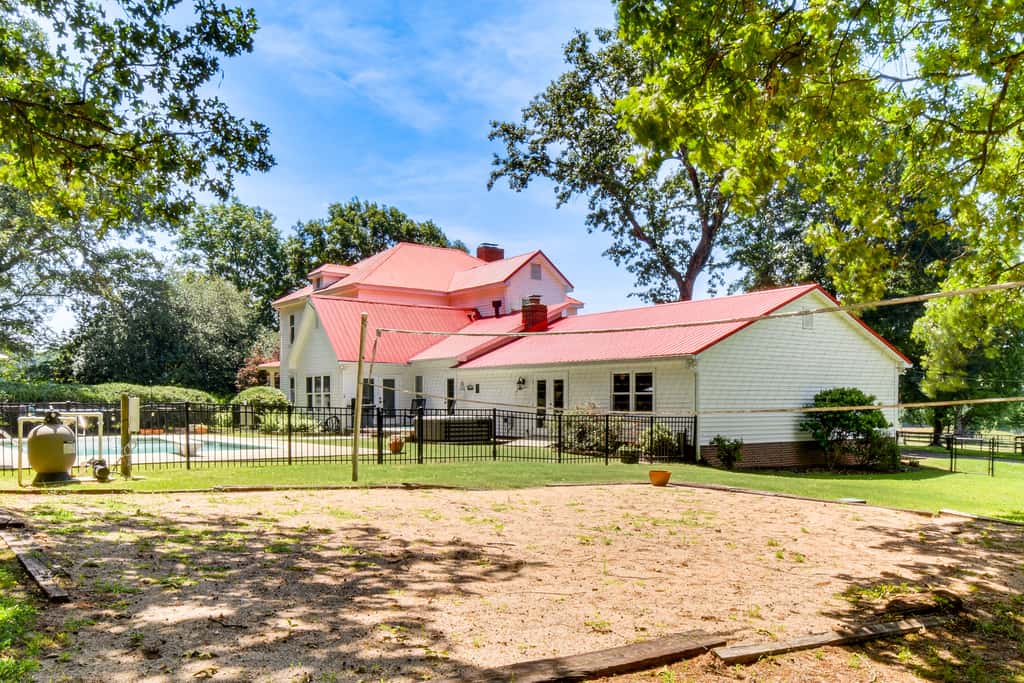 Historic Farmhouse: Memorable Moments Near Clemson