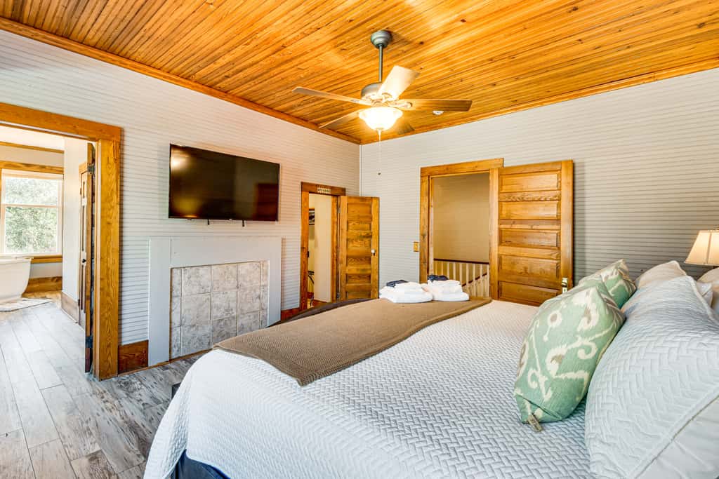 Historic Farmhouse: Memorable Moments Near Clemson