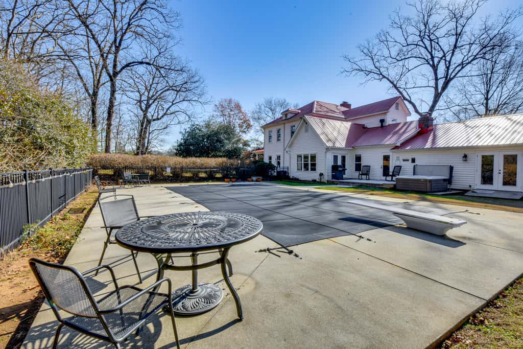 Historic Farmhouse: Memorable Moments Near Clemson