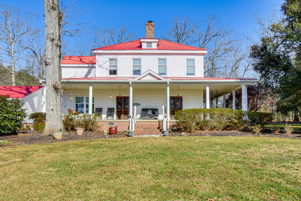 Historic Farmhouse: Memorable Moments Near Clemson