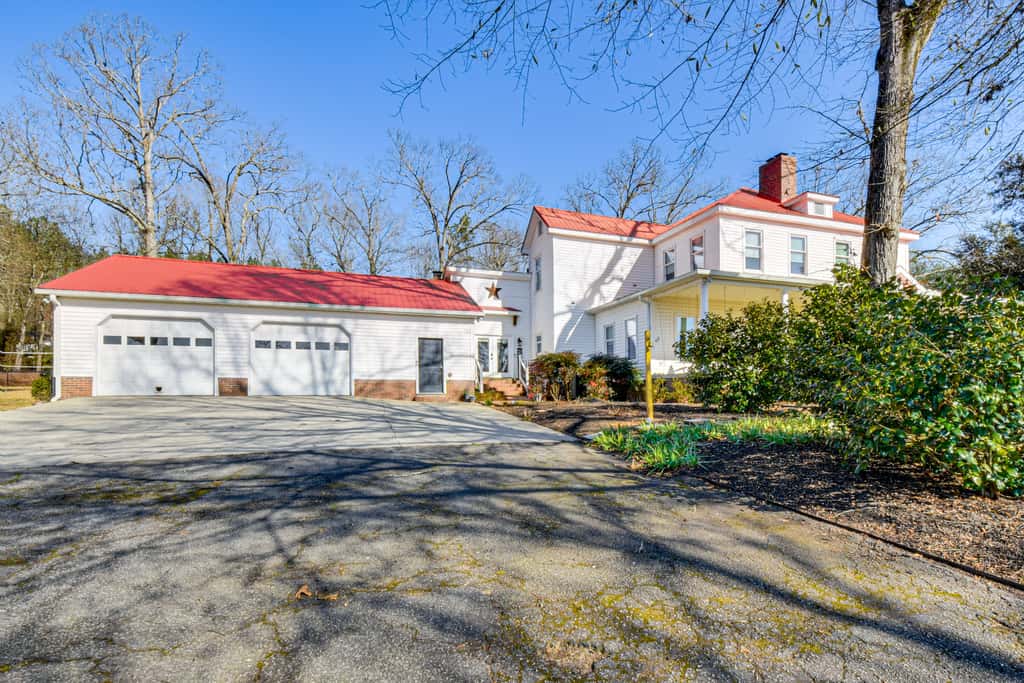 Historic Farmhouse: Memorable Moments Near Clemson