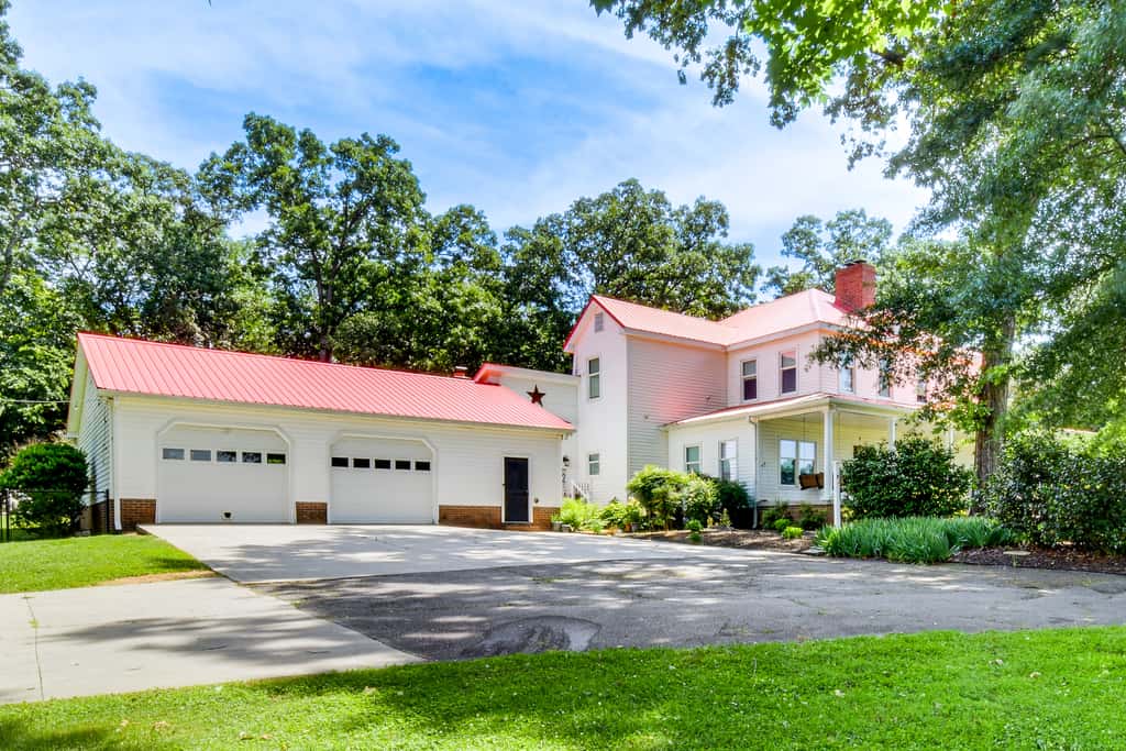 Historic Farmhouse: Memorable Moments Near Clemson