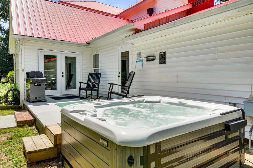 Historic Farmhouse: Memorable Moments Near Clemson