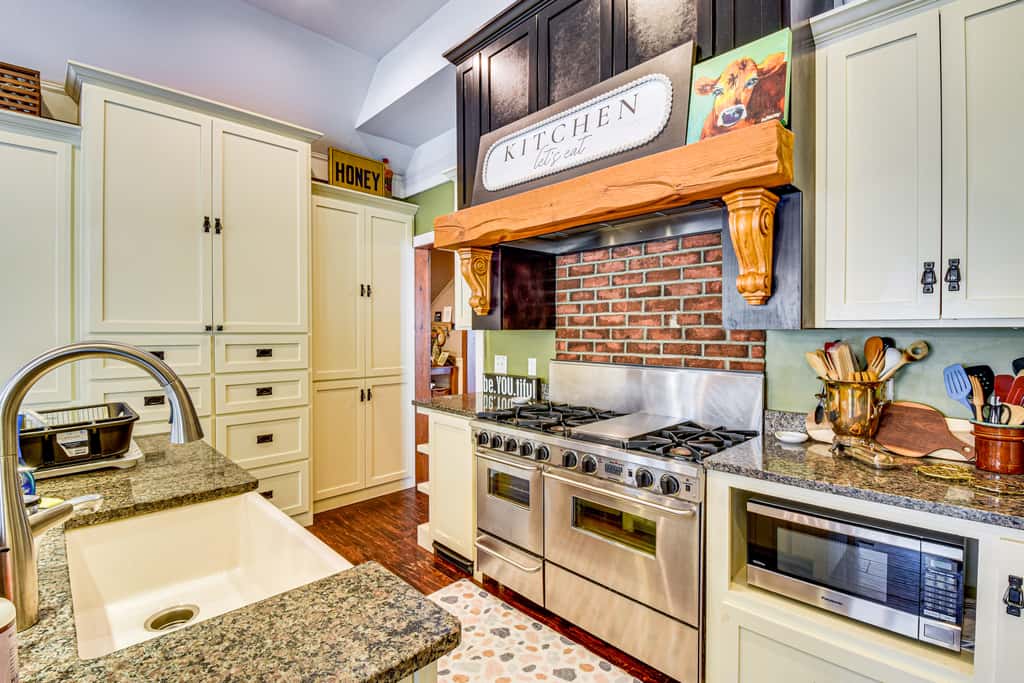Historic Farmhouse: Memorable Moments Near Clemson