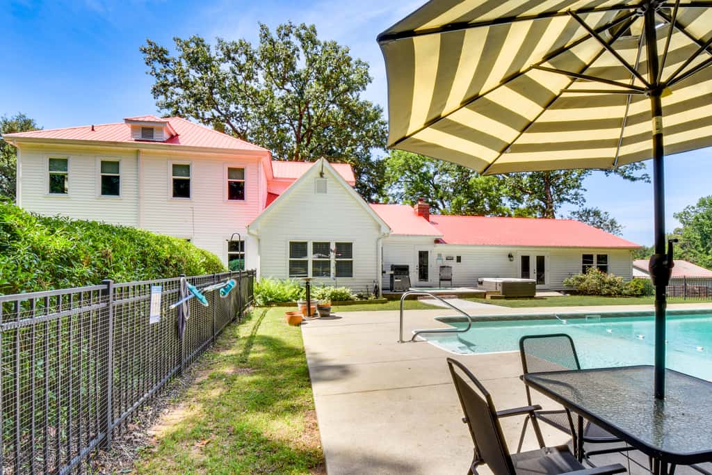 Historic Farmhouse: Memorable Moments Near Clemson