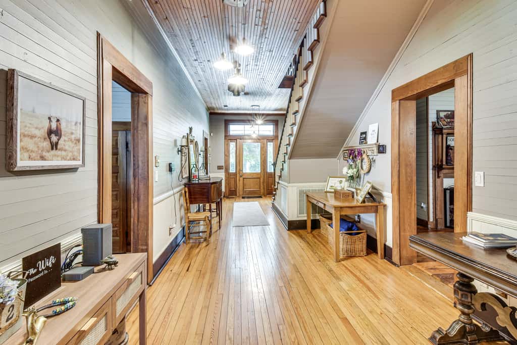 Historic Farmhouse: Memorable Moments Near Clemson
